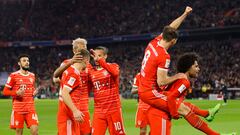 Munich (Germany), 08/11/2022.- Munich's Leon Goretzka (2-R) celebrates with teammates after scoring the 3-1 goal during the German Bundesliga soccer match between FC Bayern Munich and SV Werder Bremen in Munich, Germany, 08 November 2022. (Alemania) EFE/EPA/RONALD WITTEK CONDITIONS - ATTENTION: The DFL regulations prohibit any use of photographs as image sequences and/or quasi-video.
