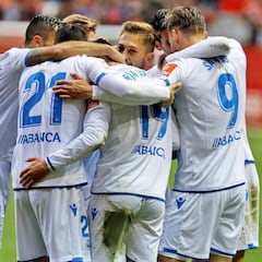 El Deportivo asalta el fortín de El Molinón y deja tocado al Sporting