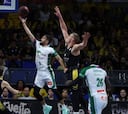 El Unicaja se asegura la quinta plaza tras ganar en Tenerife