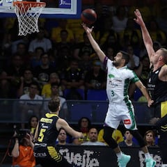 El Unicaja se asegura la quinta plaza tras ganar en Tenerife