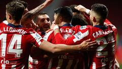 Los futbolistas del Atl&eacute;tico celebran un gol al Valencia.