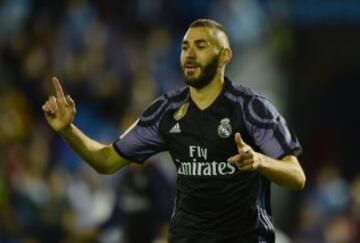 1-3. Karim Benzema celebró el tercer gol 