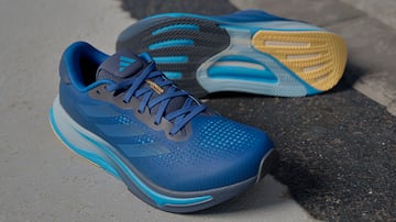 Zapatillas de 'running' Adidas Solar para hombre.