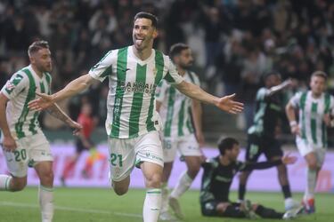 No estaba ensayada la jugada completa, pero salió perfecta. En una falta lanzada por Sala, Jacobo intentó rematar de chilena, pero el balón quedó dividido. Ahí apareció Albarrán para rematar de media chilena al fondo de la portería. Su tercer gol de la temporada.