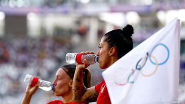Paris 2024 Olympics - Football - Women's Group C - Brazil vs Spain - Bordeaux Stadium, Bordeaux, France - July 31, 2024. Jennifer Hermoso of Spain gets a drink during a cooling break. REUTERS/Susana Vera
