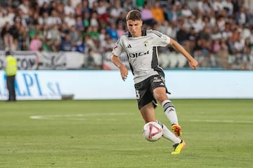 Morante comandará la medular del Burgos en El Sardinero.