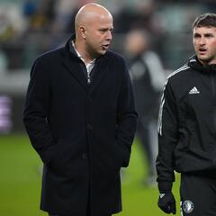 Las exigencias de Arne Slot sobre Santiago Giménez