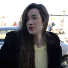 Adara le envía un mensaje a Gianmarco por televisión y él se va a Milán entre indirectas