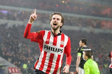 Recién llegado al Brighton. Conocido mediocampista del PSV y la selección de Holanda. 