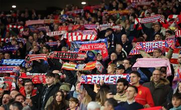 Aficionados del Atlético de Madrid en el estadio Cívitas Metropolitano.