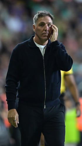 Eduardo Berizzo head coach of Leon during the 10th round match between Leon and Mazatlan FC as part of the Liga BBVA MX, Torneo Apertura 2025 at Nou Camp Stadium, on September 23, 2025 in Leon, Guanajuato, Mexico.
