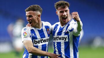 BARCELONA, SPAIN - MARCH 20: Adria Pedrosa of Espanyol celebrates scoring his side's 3rd goal with Javi Puado of RCD Espanyol during the Liga Smartbank match betwen RCD Espanyol de Barcelona and UD Logrones at RCDE Stadium on March 20, 2021 in Barcel
