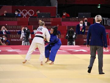 Luz Adiela Álvarez se convirtió en la primera deportista de la delegación colombiana en ser eliminada de los Juegos Olímpicos. La judoca llegó a competir en la categoría de hasta 48 kilogramos pero perdió en su primer combate, en los dieciseisavos de final contra Shira Rishony.