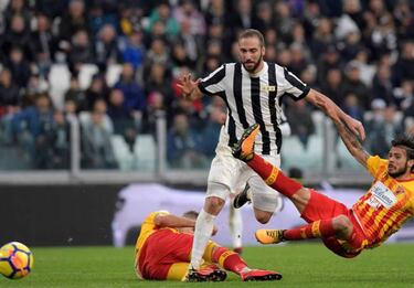 Higuaín "wasn't the ideal striker for Argentina" says Sampaoli