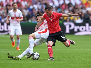 Nació en Basilea pero es de origen kosovar. Decidió representar a Albania en lugar de Suiza, aunque no ha sido convocado para la Eurocopa 2024.