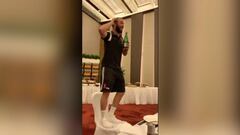 Higuaín canta en el 'bautismo' de los refuerzos y desata las risas
