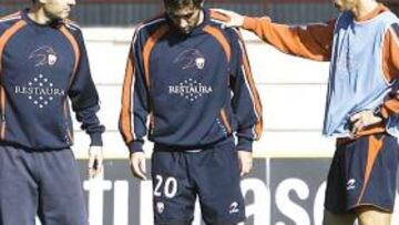 <b>EL SUSTO. </b>Hugo Viana abandona el terreno de juego con lágrimas en los ojos.