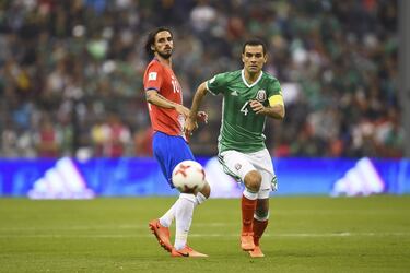 Pasan los años y Márquez continúa en el 'Tri'. En realidad, el defensor podría seguir sumando juegos con la verde, pero un problema legal lo mantiene lejos, a pesar del deseo de Juan Carlos Osorio por tenerlo en el equipo. Solo el tiempo dirá se el 'Kaiser' jugará su quinto Mundial.