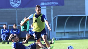 Unai García entrenando junto a sus compañeros.