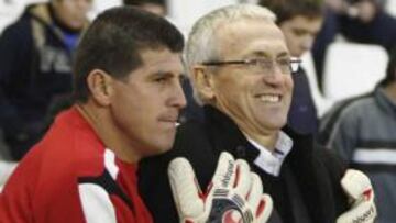 <b>OFICIAL.</b> El entrenador español Benito Floro oficializó hoy su contratación con el Barcelona de Ecuador, al que entrenará durante las dos próximas temporadas.