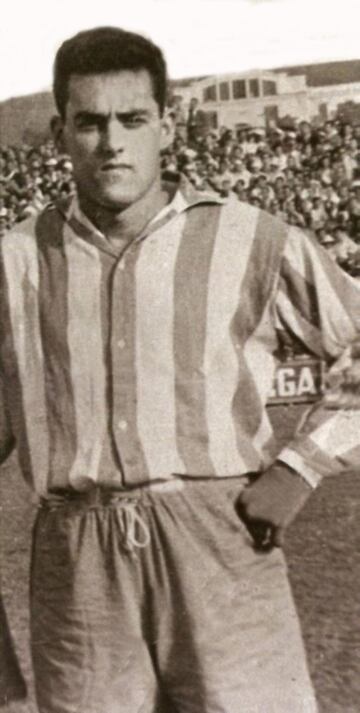 Jugó en el Atlético de Madrid desde 1947 hasta 1951, cuando fichó por el cuadro canario.