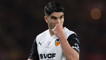 Carlos Soler of Valencia looks on during the Spanish Cup, Copa del Rey, football Final match played between Real Betis Balompie and Valencia CF at Estadio de la Cartuja on April 23, 2022, in Sevilla, Spain
 AFP7 
 23/04/2022 ONLY FOR USE IN SPAIN