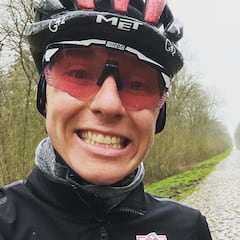 Pogacar entrena sobre los adoquines de la París-Roubaix