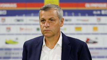 Soccer Football - Ligue 1 - Olympique Lyonnais v RC Strasbourg - Groupama Stadium, Lyon, France - August 24, 2018   Lyon coach Bruno Genesio   REUTERS/Emmanuel Foudrot