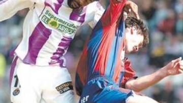 <b>ESTRENO. </b>Castillo jugó como titular por primera vez y marcó, pero el triunfo se lo llevó el Éibar.