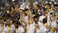 Soccer Football - Spanish Super Cup Final - Real Madrid v Athletic Bilbao - King Fahd International Stadium, Riyadh, Saudia Arabia - January 16, 2022 Real Madrid&#039;s Luka Modric lifts the trophy as they celebrate winning the Spanish Super Cup REUTERS/A