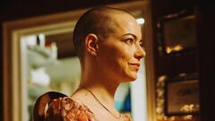 El primer tráiler de ‘Bugonia’ no tiene desperdicio: Emma Stone rapada al cero y acusada de ser un alienígena