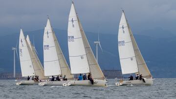 Chubascos fuertes y viento rolón en la segunda jornada del V Trofeo Social Cruz Roja en el Abra