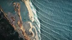 Una ola rompiendo vista desde el aire en Sierra Leona, &Aacute;frica. 