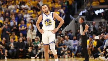 SAN FRANCISCO, CALIFORNIA - JUNE 13: Stephen Curry #30 of the Golden State Warriors looks on during the fourth quarter against the Boston Celtics in Game Five of the 2022 NBA Finals at Chase Center on June 13, 2022 in San Francisco, California. NOTE TO USER: User expressly acknowledges and agrees that, by downloading and/or using this photograph, User is consenting to the terms and conditions of the Getty Images License Agreement.   Ezra Shaw/Getty Images/AFP
== FOR NEWSPAPERS, INTERNET, TELCOS & TELEVISION USE ONLY ==