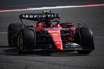 Carlos Sainz con su nuevo Ferrari SF-23.