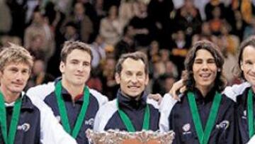 <b>ESAS MANOS. </b>Dos manos tocan la Davis con fruición: Ferrero y Moyá.