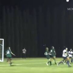 Espectacular saque de banda con voltereta acaba en anotación