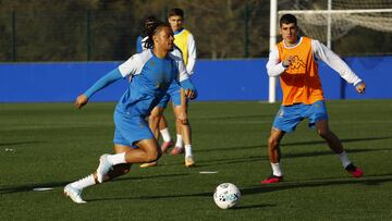 El defensa belga Lucas Noubi, durante un entrenamiento con el Deportivo.