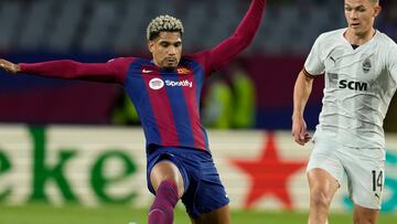 ¡Araújo, de lateral para frenar a Vinicius!