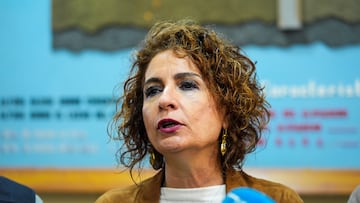 La vicepresidenta primera del Gobierno y ministra de Hacienda, María Jesús Montero, durante la visita en el Palmar de Troya la situación en el terreno tras el paso de las borrascas, a 7 de febrero de 2026 en Sevilla (Andalucía, España). La vicepresidenta primera del Gobierno y ministra de Hacienda, María Jesús Montero, a atendido a los medios, tras comprobar la situación en el terreno tras el paso de las borrascas y visitar el pantano. Posteriormente, se ha visitado el Puesto de Mando Avanzado del 112 y algunas de las zonas afectadas por el temporal
07 FEBRERO 2026
Joaquín Corchero / Europa Press
07/02/2026