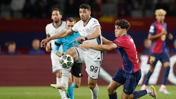 Cubarsí agarra a Taremi.