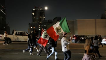 Para hacer que los inmigrantes indocumentados se autodeporten, el gobierno de Estados Unidos ha comenzado a ofrecer incentivos, incluidos bonos.