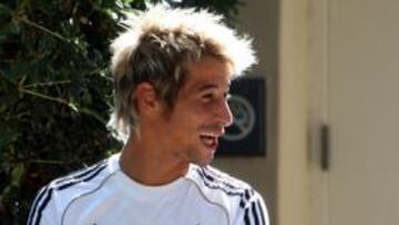 <b>DE CENTROCAMPISTA A CENTROCAMPISTA. </b>Coentrao es lateral zurdo, pero esta imagen con Kaká cerca también se verá en el campo.