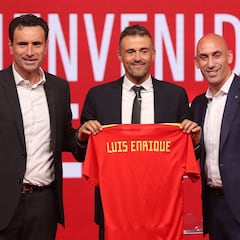 Rubiales: "Luis Enrique fue con el único entrenador que hablamos"