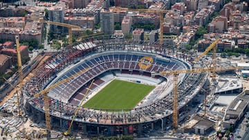 El FC Barcelona está transformando su emblemático estadio dentro del proyecto
Espai Barça, con una inversión de 1.500 millones de euros de los cuales 1.000 se
dedicarán al estadio. El nuevo Camp Nou tendrá una tercera grada, techo completo, zonas VIP triplicadas y un espectacular "sky walk" con vistas a la ciudad. Se espera una apertura parcial en 2025 y su finalización total en 2026, convirtiéndose en el estadio más grande de Europa con más de 105.000 asientos.
