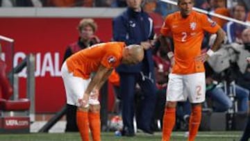 Robben se lesion&oacute; en el partido de Holanda frente a Islandia