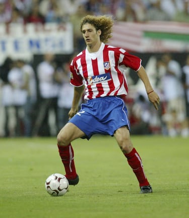 El defensa central argentino vistió la camiseta del Atleti la temporada 2002-03. Jugó 30 partidos y marcó 1 gol. 