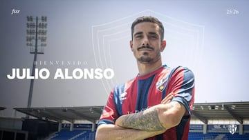Julio Alonso, primer fichaje del Huesca.