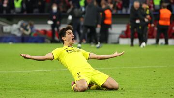 MUNICH, GERMANY - APRIL 12: Gerard Moreno of Villarreal CF celebrates following their draw and qualification in the UEFA Champions League Quarter Final Leg Two match between Bayern M&uuml;nchen and Villarreal CF at Football Arena Munich on April 12, 2022 