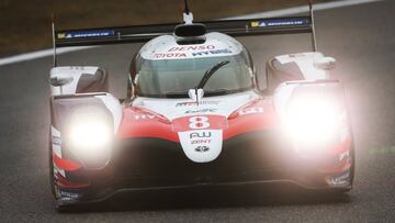 Fernando Alonso, con su Toyota.